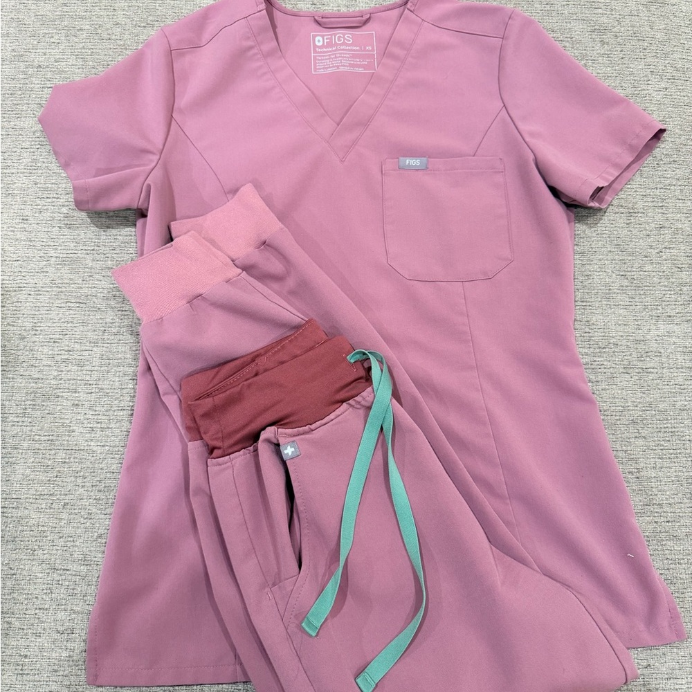 Figs Mauve scrubs- XS Top. XXS petite scrubs. Gently worn. Bought them too small